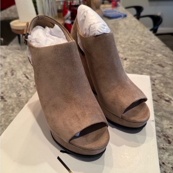 Via Spiga Wren Wedge Platform Sandals Antelope Suede 7M - BNWT! - Picture 6 of 8